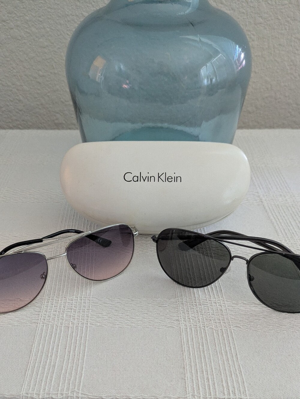 Calvin Klein Aviator Sunglasses - Pink  & Black  - 2 For $59 🕶️🩷🕶️🖤